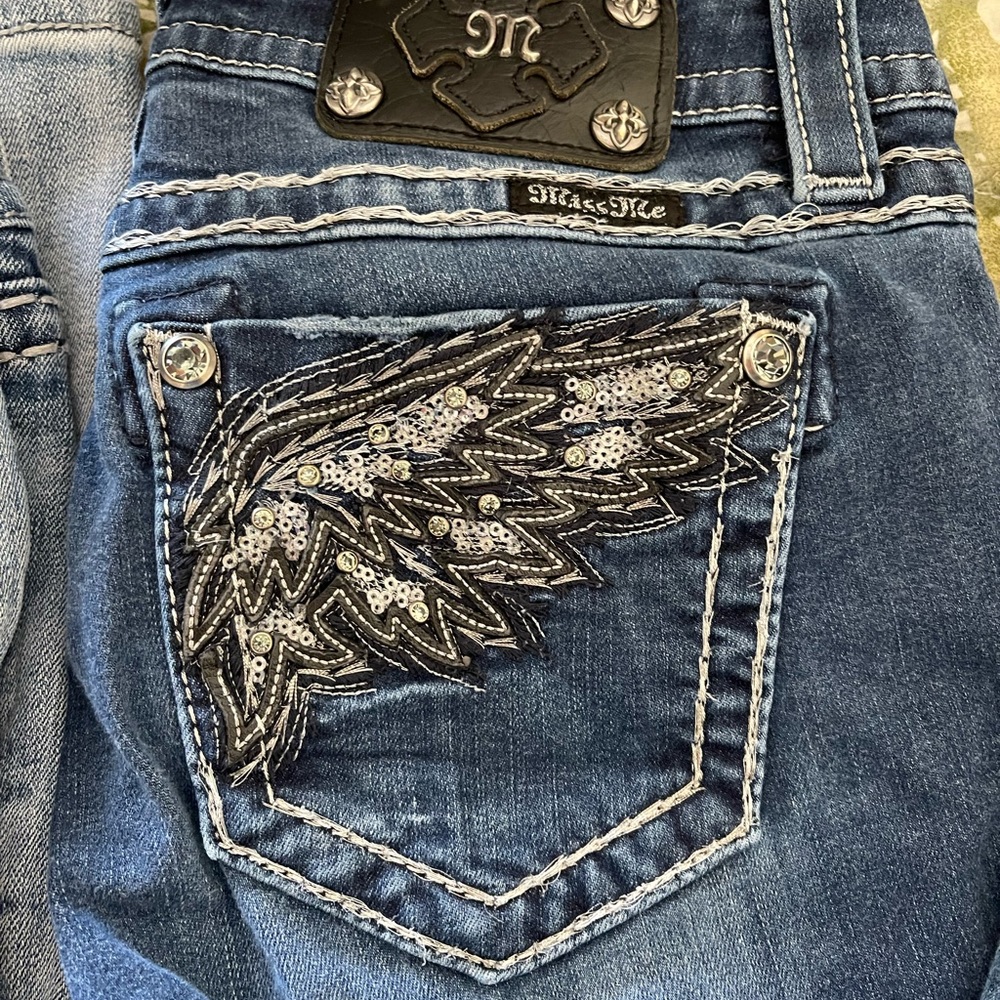 Miss Me Jeans waists size 28.